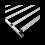 Gerippte Aluminiumleisten und schwarze Halterungen der Lazerlite Pro